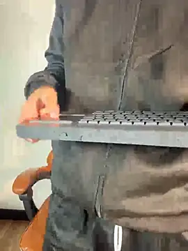 ARON LUXX online show from 7, 4, 2026