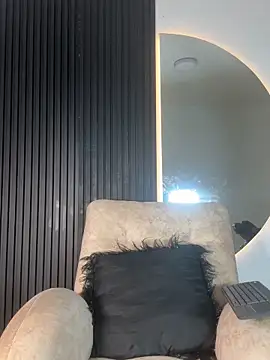 Snapshot of ARON_LUXX chatting on 11, 2, 2026 ARON LUXX online show from 11, 2, 2026