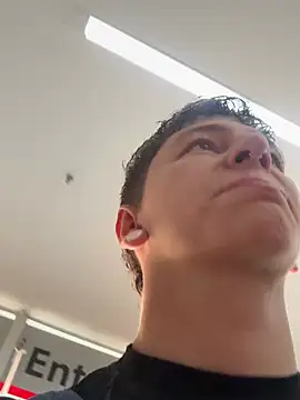 Snapshot of ARON_LUXX chatting on 4, 3, 2026 ARON LUXX online show from 4, 3, 2026