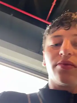 ARON LUXX online show from 15, 4, 2026