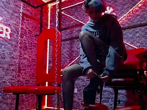 Snapshot of MiistressBlu chatting on 6, 2, 2026 MiistressBlu online show from 6, 2, 2026