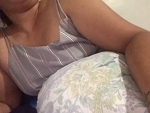 Snapshot of lady_candy85 chatting on 4, 2, 2026 lady candy85 online show from 4, 2, 2026