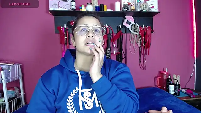 shannon queen- online show from 10, 4, 2026