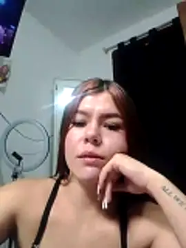 Snapshot of EmiNavarro chatting on 22, 6, 2026 EmiNavarro online show from 22, 6, 2026