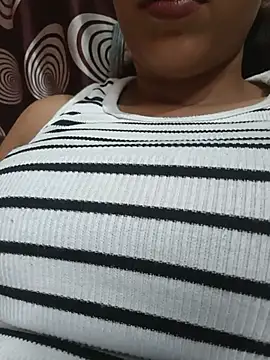 Snapshot of komalsharma99 chatting on 29, 5, 2026 komalsharma99 online show from 29, 5, 2026