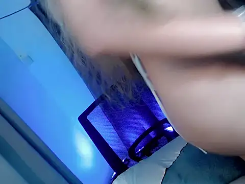 yoursecret admirer21 online show from 17, 4, 2026