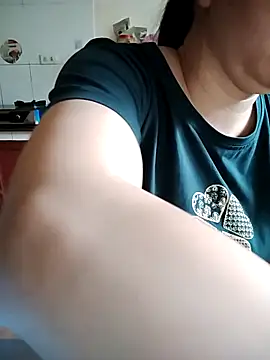 LiilyZi online show from 6, 4, 2026