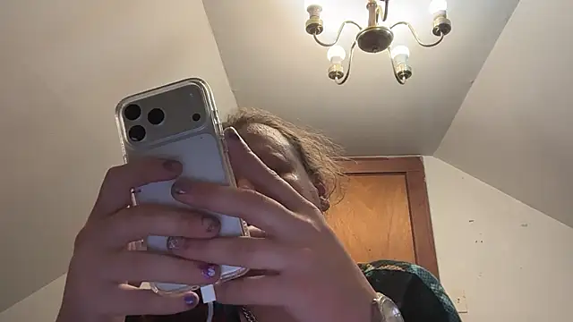 Snapshot of RaeganV chatting on 9, 3, 2026 RaeganV online show from 9, 3, 2026