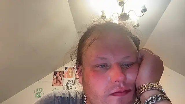 Snapshot of RaeganV chatting on 7, 3, 2026 RaeganV online show from 7, 3, 2026