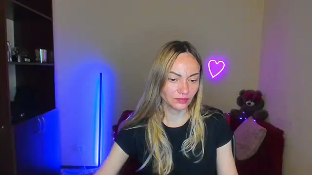 Snapshot of BlondMikey22 chatting on 10, 6, 2026 BlondMikey22 online show from 10, 6, 2026