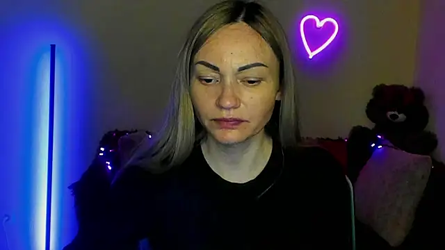 Snapshot of BlondMikey22 chatting on 7, 5, 2026 BlondMikey22 online show from 7, 5, 2026