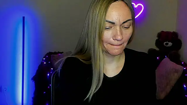 Snapshot of BlondMikey22 chatting on 19, 4, 2026 BlondMikey22 online show from 19, 4, 2026
