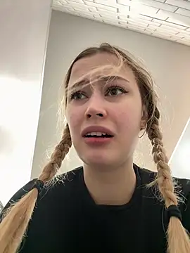 Snapshot of blonde_exe chatting on 25, 2, 2026 blonde exe online show from 25, 2, 2026