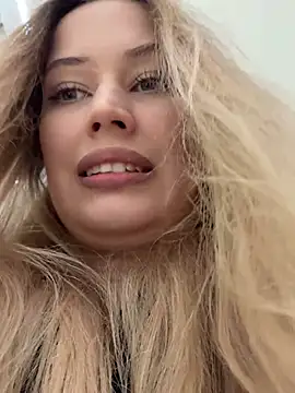 Snapshot of blonde_exe chatting on 17, 2, 2026 blonde exe online show from 17, 2, 2026