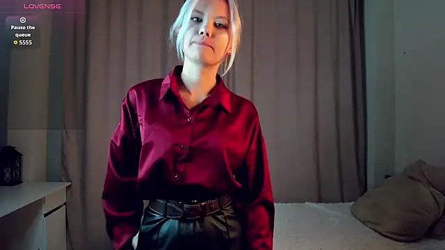 GoldenLenarz online show from 4, 3, 2026