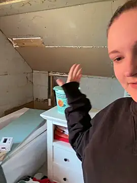 ViviLuu online show from 12, 3, 2026