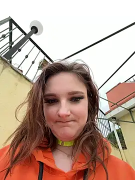 ViviLuu online show from 7, 4, 2026