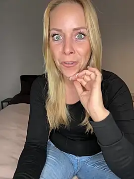 Snapshot of emily-becker22 chatting on 23, 4, 2026 emily-becker22 online show from 23, 4, 2026
