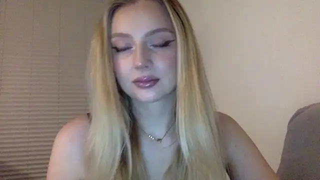 Snapshot of MayaWetDream chatting on 1, 3, 2026 MayaWetDream online show from 1, 3, 2026