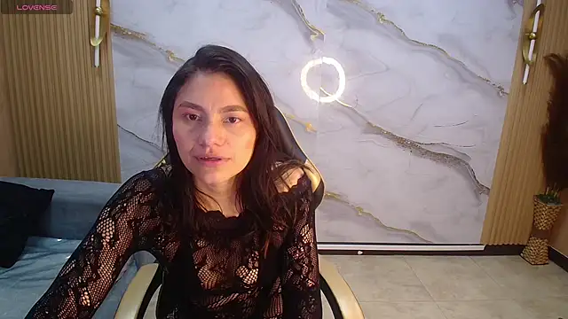 Snapshot of rox_luxury_tf chatting on 10, 6, 2026 rox luxury tf online show from 10, 6, 2026