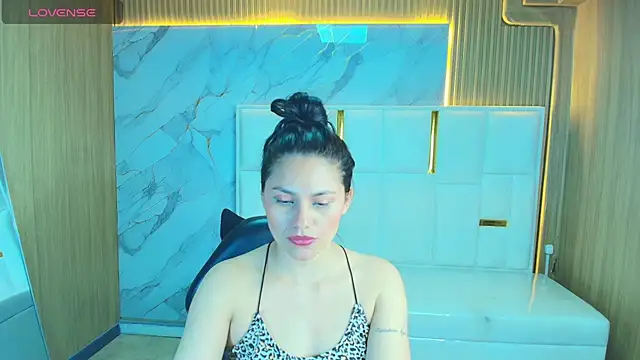 Snapshot of rox_luxury_tf chatting on 4, 5, 2026 rox luxury tf online show from 4, 5, 2026