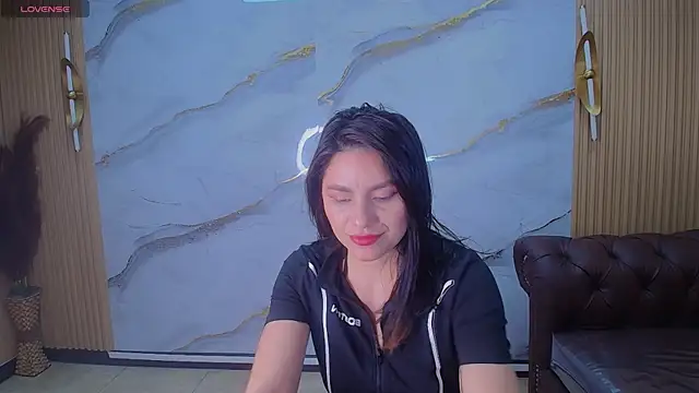 Snapshot of rox_luxury_tf chatting on 2, 6, 2026 rox luxury tf online show from 2, 6, 2026