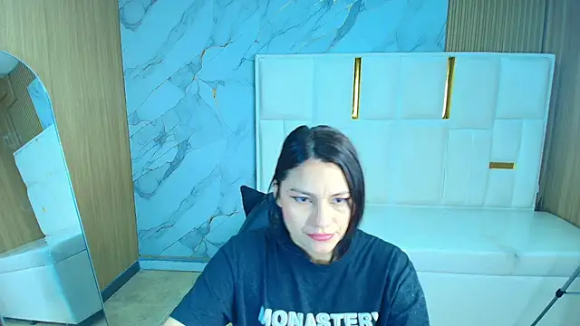 Snapshot of rox_luxury_tf chatting on 20, 4, 2026 rox luxury tf online show from 20, 4, 2026