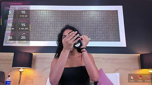 Chloee  Adams online show from 25, 5, 2026