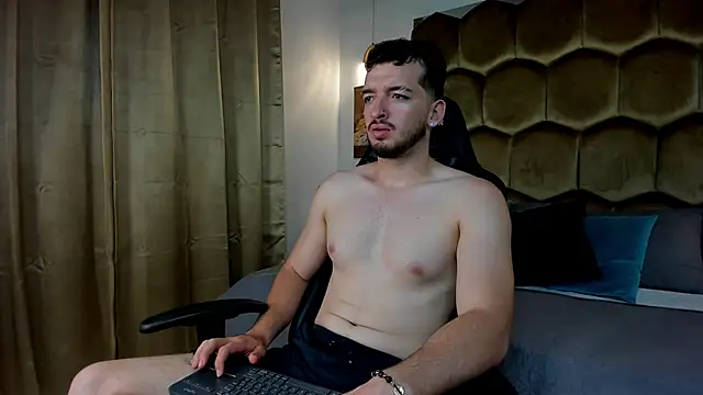 Logan Wolf-js online show from 5, 4, 2026