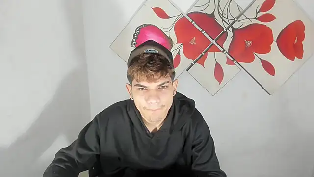 Jesshot bigcock20cm online show from 2, 4, 2026