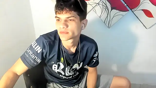 Jesshot bigcock20cm online show from 7, 6, 2026