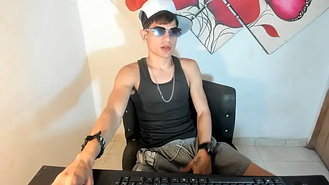 Jesshot bigcock20cm online show from 4, 6, 2026