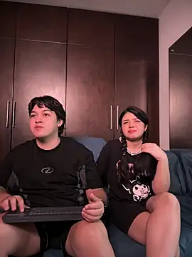 Snapshot of EmilyAndAndrew chatting on 1, 3, 2026 EmilyAndAndrew online show from 1, 3, 2026