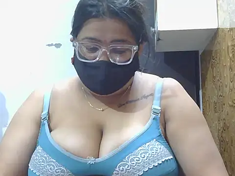 GangbangCouple online show from 17, 5, 2026