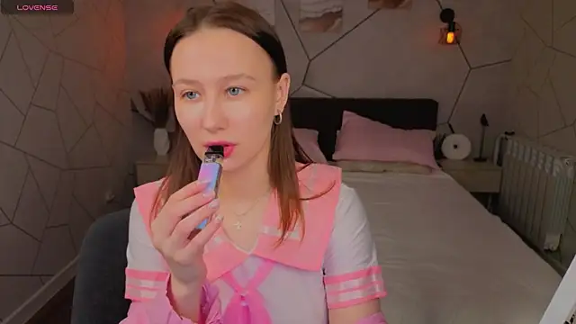  Kiki angel  online show from 14, 4, 2026