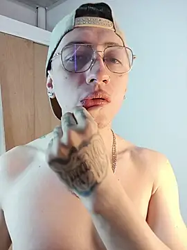 Snapshot of Emmanuel_Lust chatting on 13, 2, 2026 Emmanuel Lust online show from 13, 2, 2026