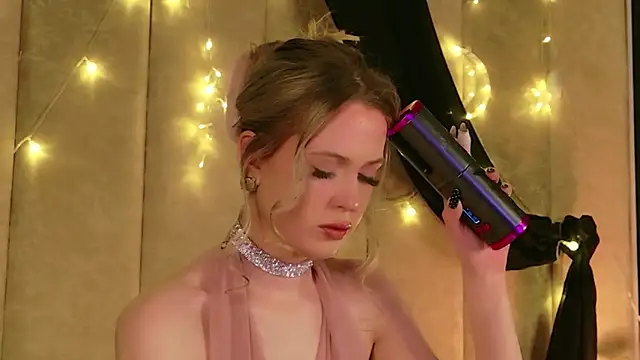 Beckie White online show from 11, 3, 2026