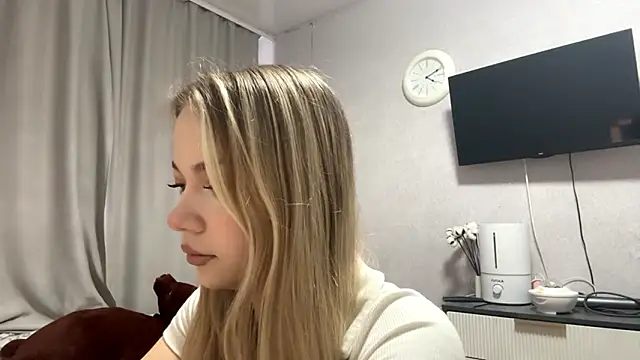 MilaSliger online show from 8, 2, 2026