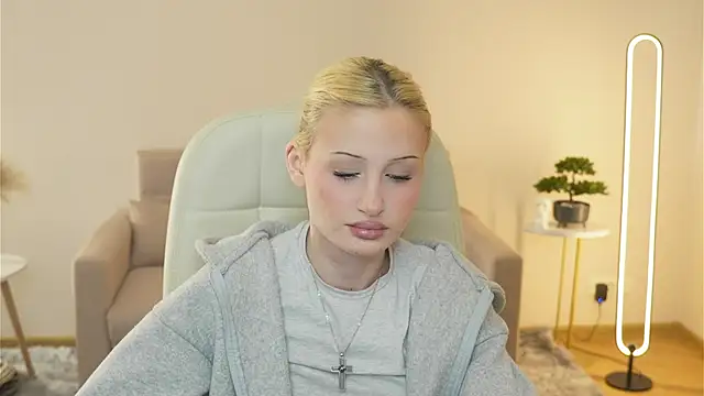 Snapshot of LolaStusse chatting on 11, 2, 2026 LolaStusse online show from 11, 2, 2026