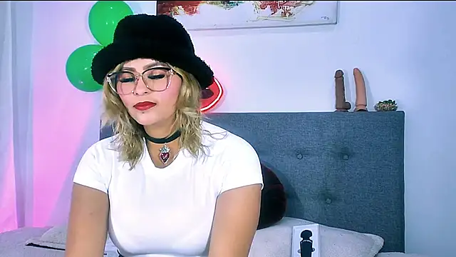 Sharlott 3 online show from 23, 3, 2026