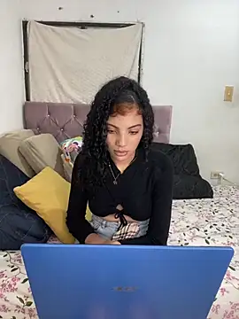 Snapshot of Britney__Latina chatting on 4, 3, 2026 Britney Latina online show from 4, 3, 2026