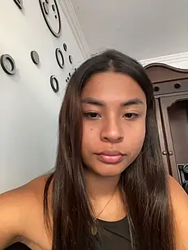 Snapshot of Romie_rous chatting on 5, 5, 2026 Romie rous online show from 5, 5, 2026