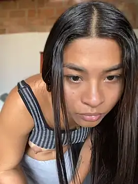 Snapshot of Romie_rous chatting on 7, 7, 2026 Romie rous online show from 7, 7, 2026