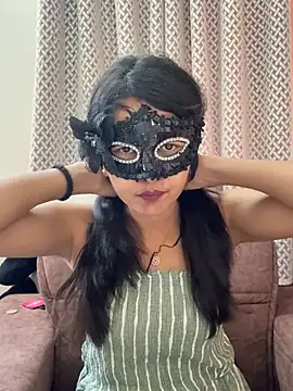 raavigirl online show from 7, 5, 2026