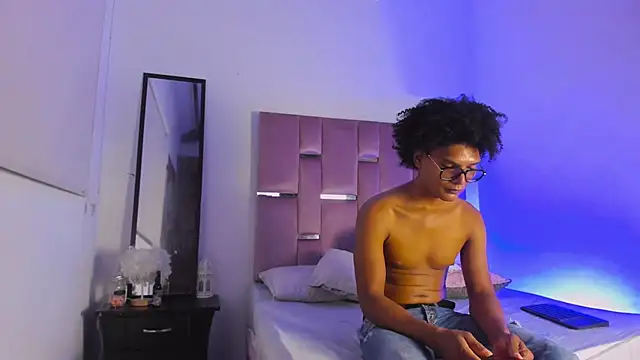 Snapshot of LatinoDark chatting on 27, 2, 2026 LatinoDark online show from 27, 2, 2026