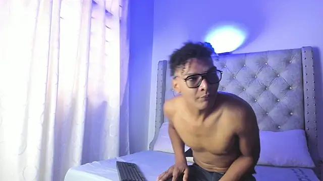 Snapshot of LatinoDark chatting on 19, 2, 2026 LatinoDark online show from 19, 2, 2026