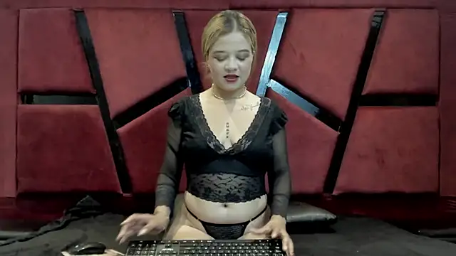 LilianaVegas online show from 10, 4, 2026