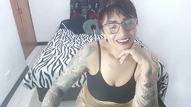 Snapshot of Charlotte_gray_ chatting on 7, 6, 2026 Charlotte gray online show from 7, 6, 2026