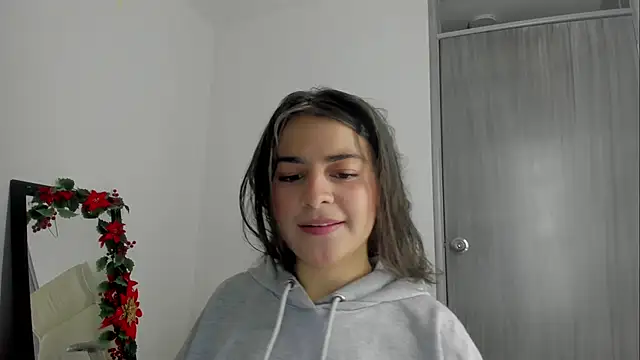 Brunnettee 1 online show from 14, 6, 2026