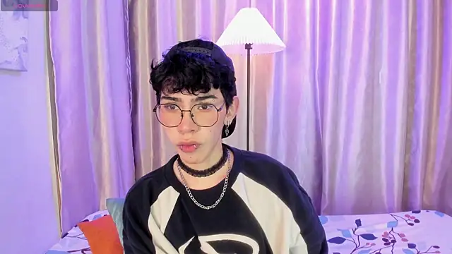 Demian Hush online show from 5, 4, 2026